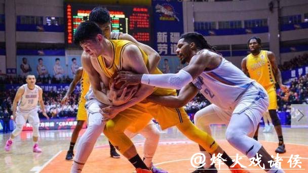 新疆战广厦打得跌宕起伏,只可惜裁判的业务水平影响了比赛精彩 新疆战广厦打得跌宕起伏,只可惜裁判的业务水平影响了比赛精彩